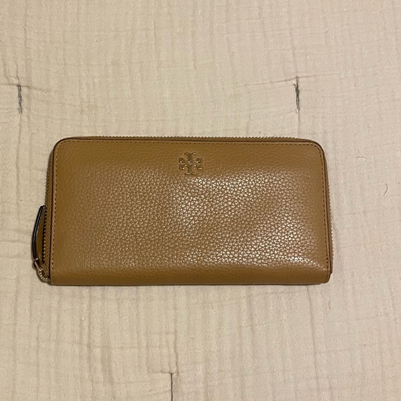 Tory Burch Handbags - Tory Burch Zippered Wallet